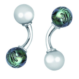 Silver cufflink + 2 round Tahitian pearls and 2 carved pearls